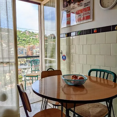 CASA AMARCORD Appartamento vintage con parcheggio * Sanremo
